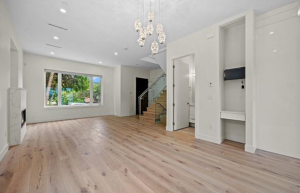 6009 Fremlin Street Oakridge VW
