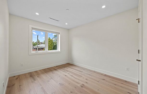 6009 Fremlin Street Oakridge VW