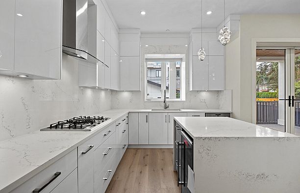6009 Fremlin Street Oakridge VW