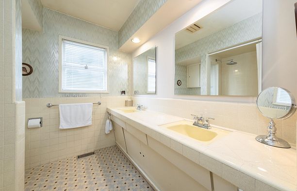 6297 Mackenzie Street Kerrisdale