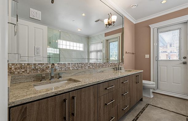 5809 Cartier Street South Granville