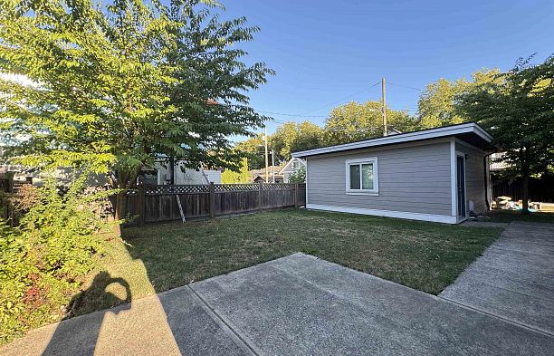 5828 Quebec Street Main