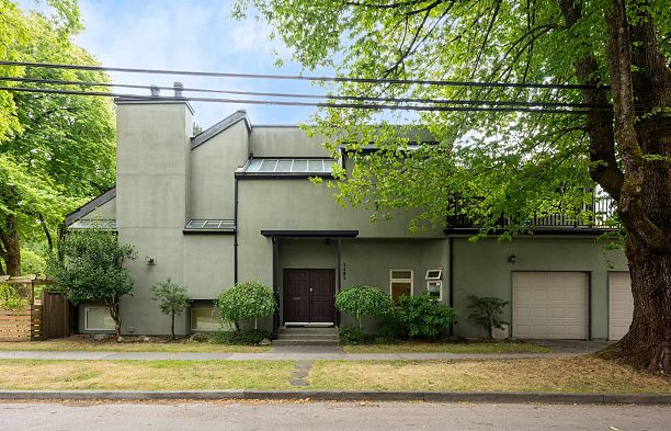5483 Carnarvon Street Kerrisdale