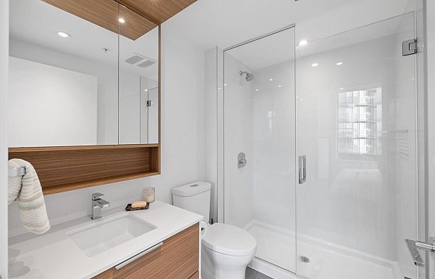 1411 1661 Quebec Street Mount Pleasant VE