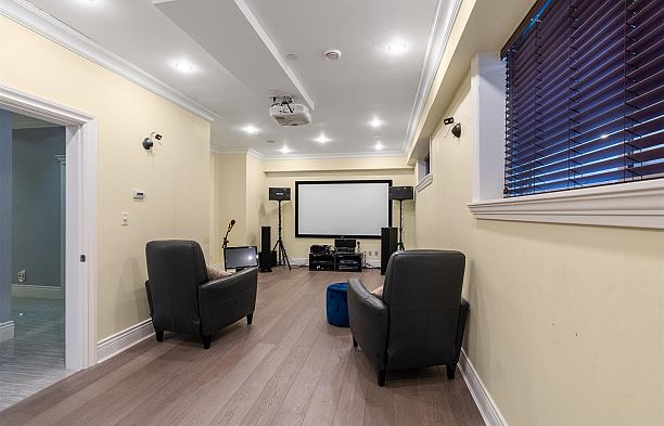 5809 Cartier Street South Granville
