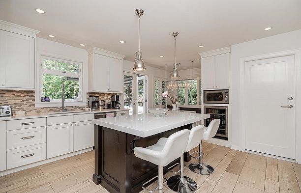 3821 W Broadway Point Grey