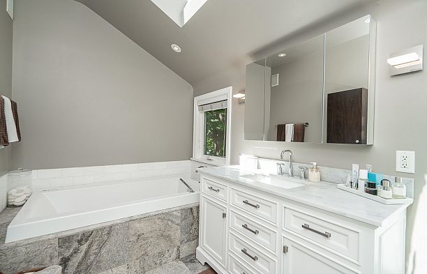 3821 W Broadway Point Grey