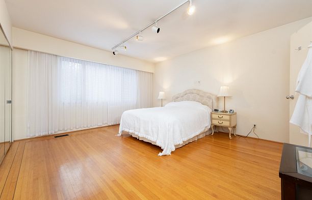 6297 Mackenzie Street Kerrisdale