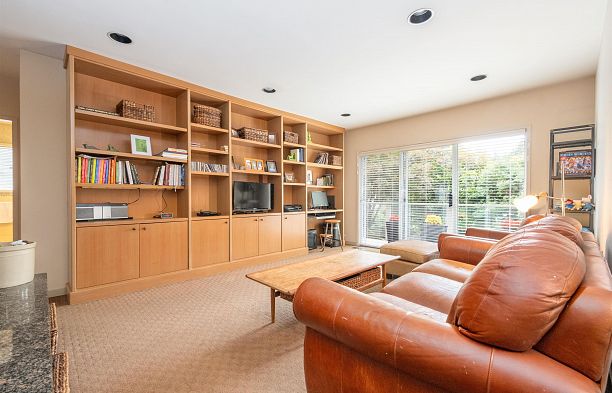 6297 Mackenzie Street Kerrisdale