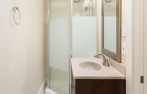 5483 Carnarvon Street Kerrisdale