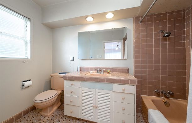 6297 Mackenzie Street Kerrisdale