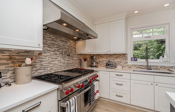 3821 W Broadway Point Grey