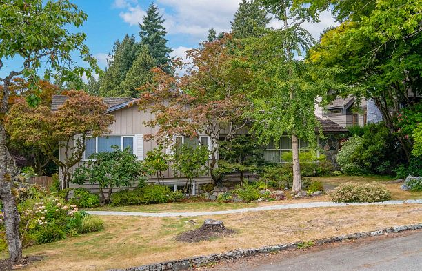 6297 Mackenzie Street Kerrisdale