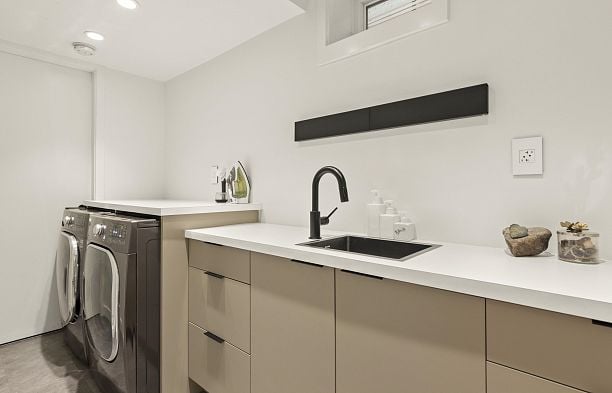2861 W 13th Avenue Kitsilano