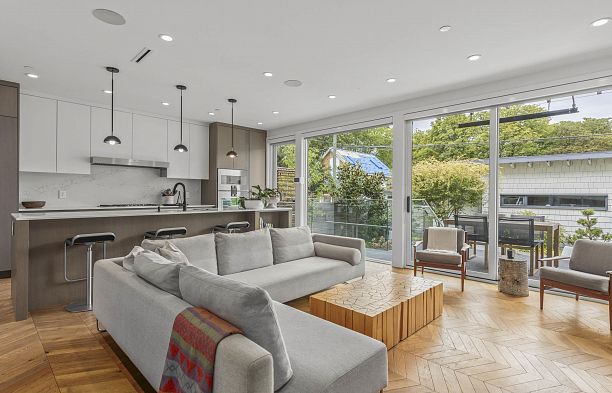 2861 W 13th Avenue Kitsilano