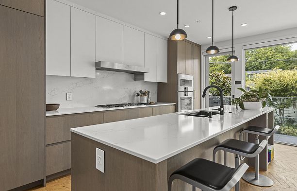 2861 W 13th Avenue Kitsilano