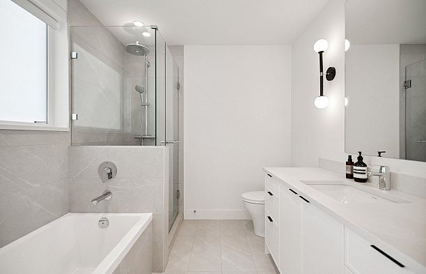 6840 Oak Street South Cambie