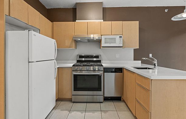 310 1239 W Georgia Street Coal Harbour