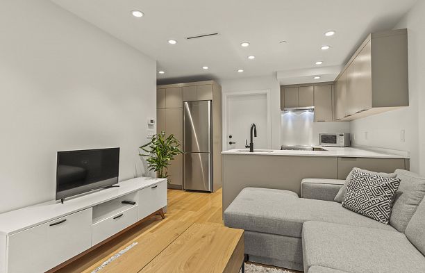 2861 W 13th Avenue Kitsilano