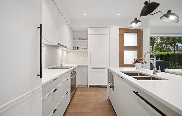 6840 Oak Street South Cambie