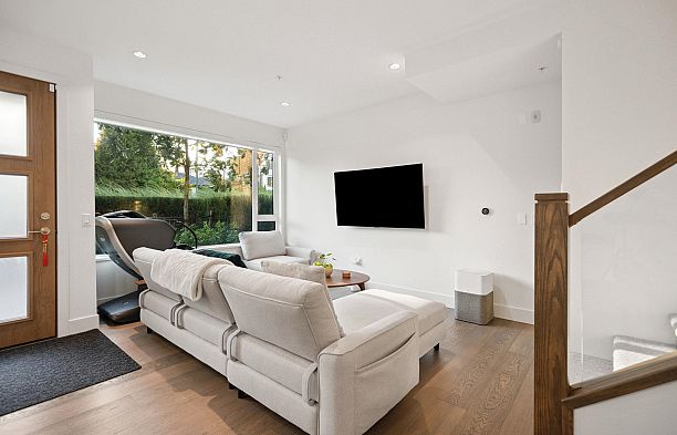 6840 Oak Street South Cambie