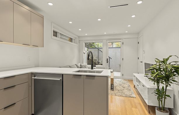 2861 W 13th Avenue Kitsilano