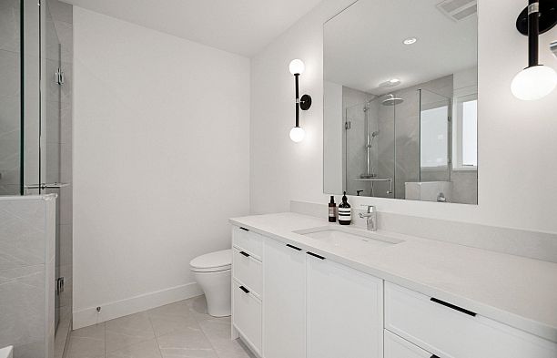 6840 Oak Street South Cambie