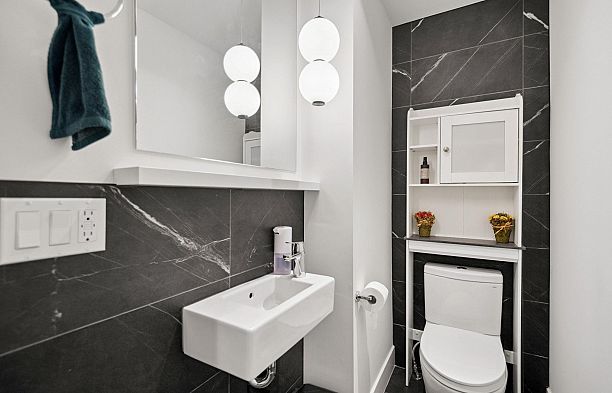 6840 Oak Street South Cambie