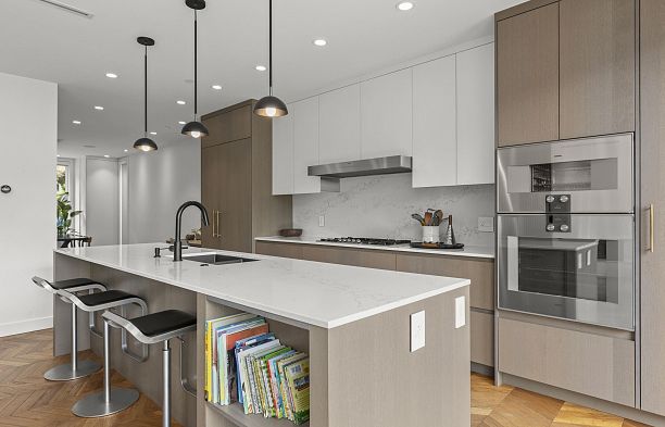2861 W 13th Avenue Kitsilano