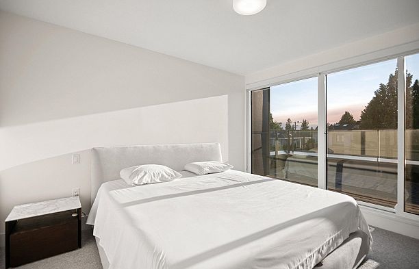 6840 Oak Street South Cambie
