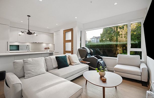 6840 Oak Street South Cambie