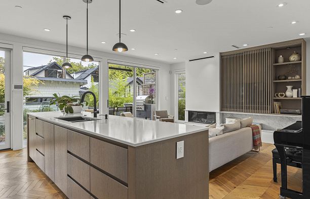 2861 W 13th Avenue Kitsilano