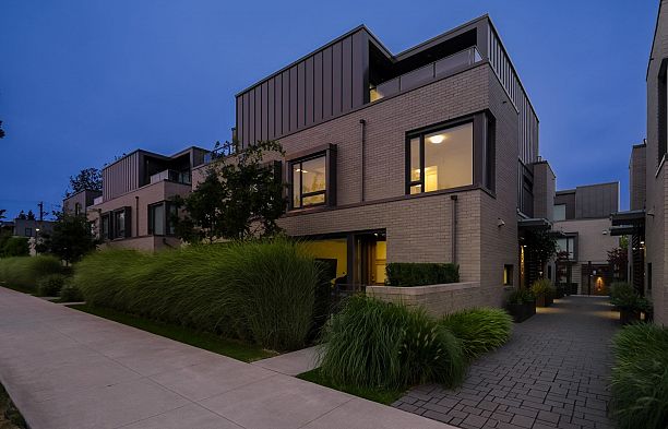 6840 Oak Street South Cambie