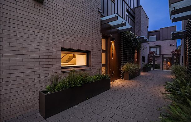 6840 Oak Street South Cambie