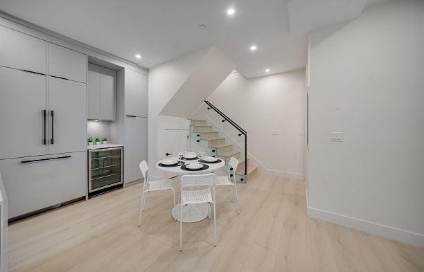 1 3836 W 8th Avenue Point Grey