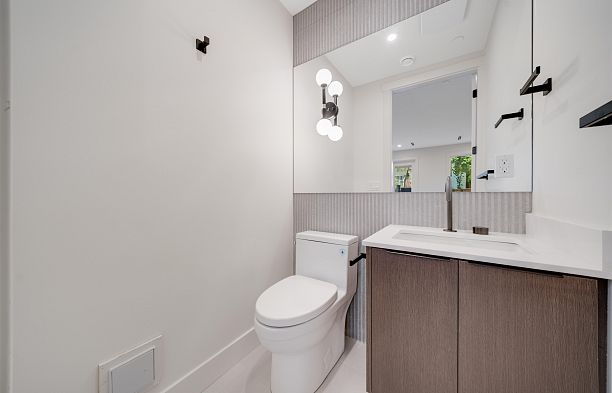 3 3836 W 8th Avenue Point Grey