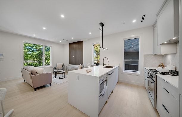 1 3836 W 8th Avenue Point Grey