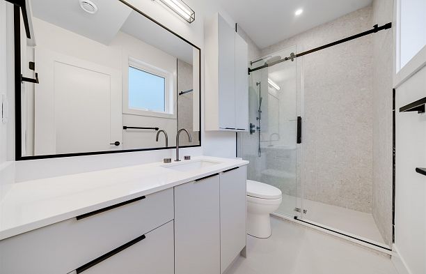 3 3836 W 8th Avenue Point Grey