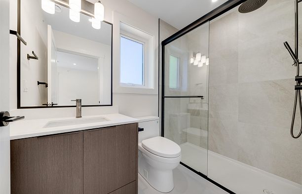 3 3836 W 8th Avenue Point Grey