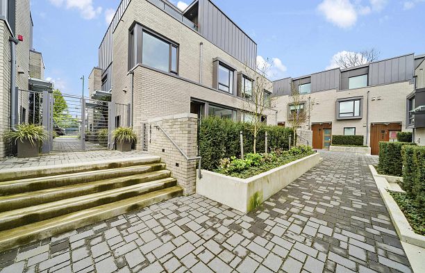 6816 Oak Street South Cambie