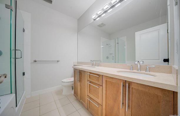 6612 Arbutus Street S.W. Marine