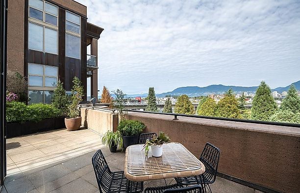 403 1529 W 6th Avenue False Creek