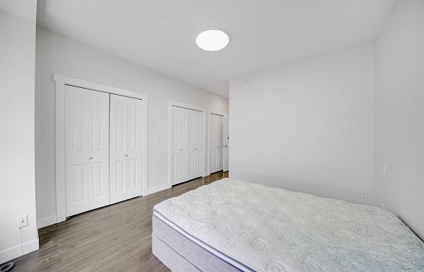 6612 Arbutus Street S.W. Marine