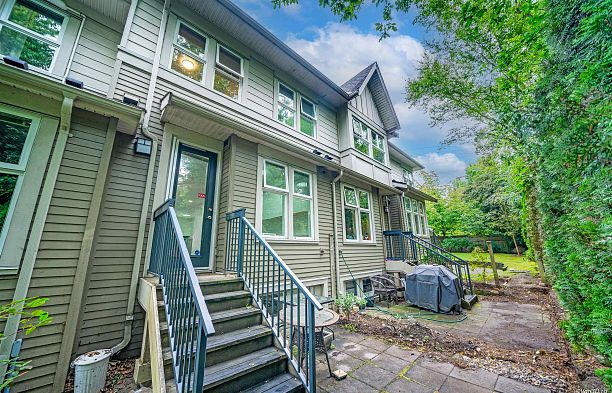 6612 Arbutus Street S.W. Marine