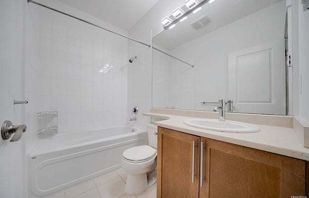 6612 Arbutus Street S.W. Marine