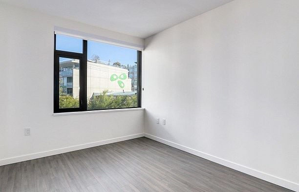 502 210 E 5th Avenue Mount Pleasant VE