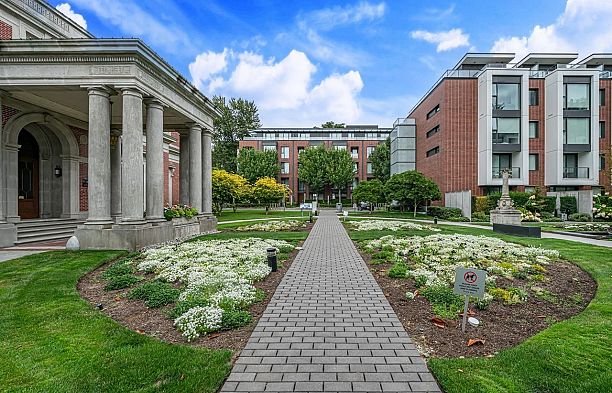 602 1561 W 57th Avenue South Granville