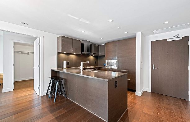 602 1561 W 57th Avenue South Granville