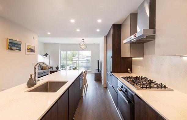 202 477 W 59th Avenue South Cambie