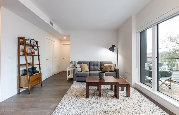202 477 W 59th Avenue South Cambie